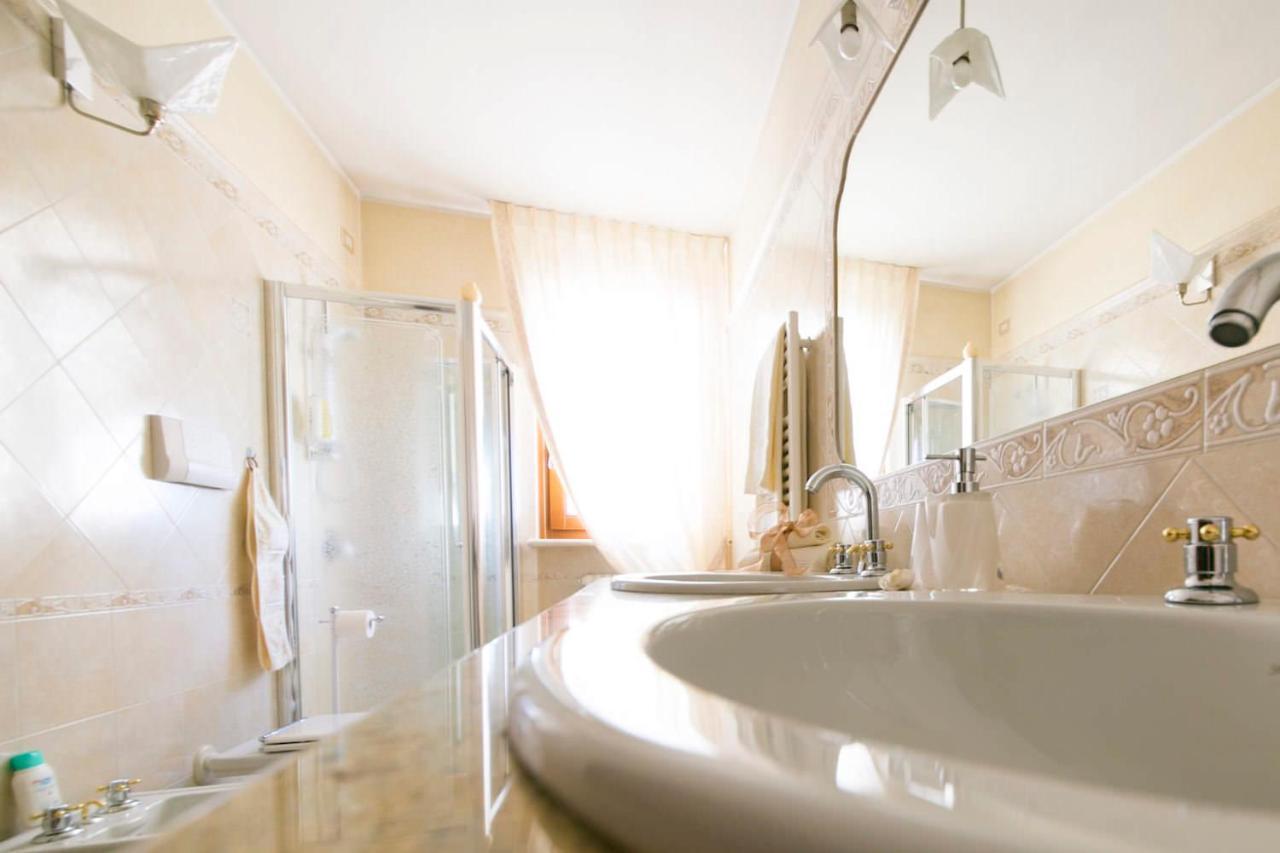 לינה וארוחת בוקר דסנזאנו דל גארדה La Casa Di Pimpi מראה חיצוני תמונה