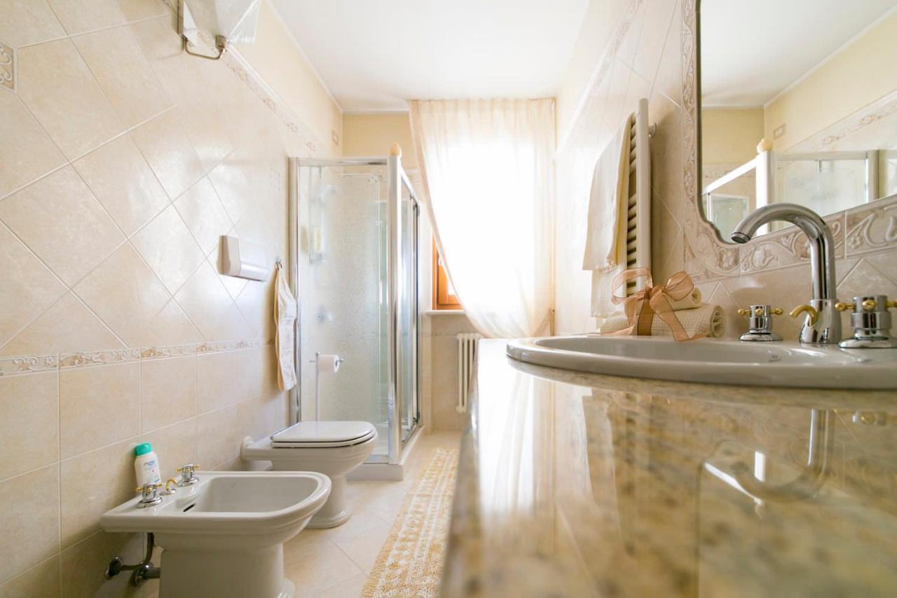 לינה וארוחת בוקר דסנזאנו דל גארדה La Casa Di Pimpi מראה חיצוני תמונה